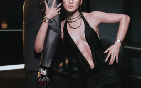 《赛博朋克2077》MOD|好事情侣姿势包|